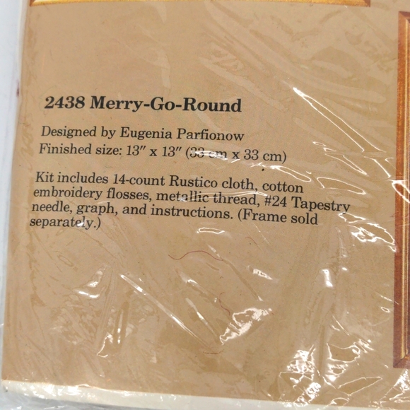 The Creative Circle Needlecraft Kit #2338 Memories Christmas Wreath NOS 1987 - Picture 5 of 6